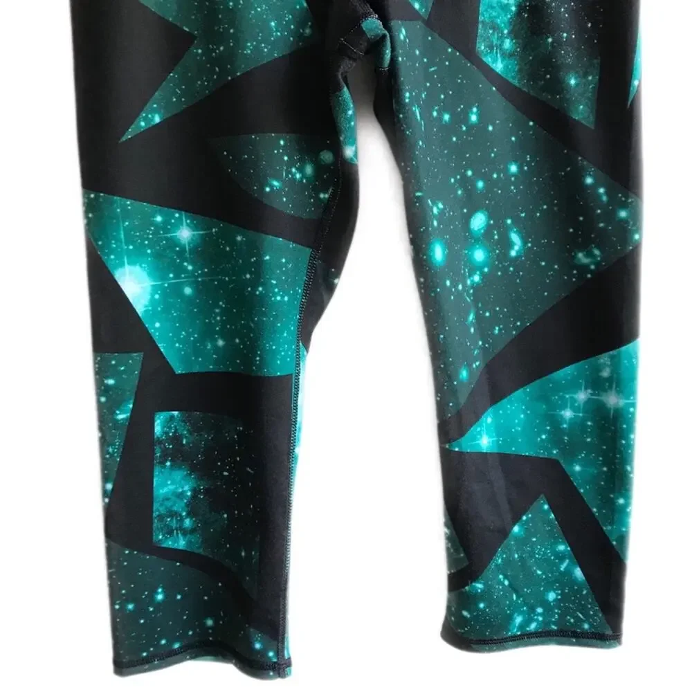 Alo Yoga Airbrush Island Space Crops Size S 3/4 Capris Leggings Mid Rise Gym Run